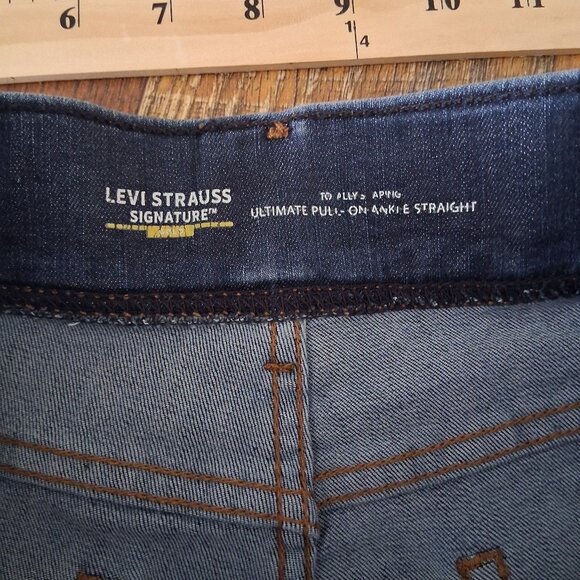 SOLD Levi's Womens Totally Shaping Ultimate Pull-on Ankle Straight Jeans Size 12 - Picture 6 of 10